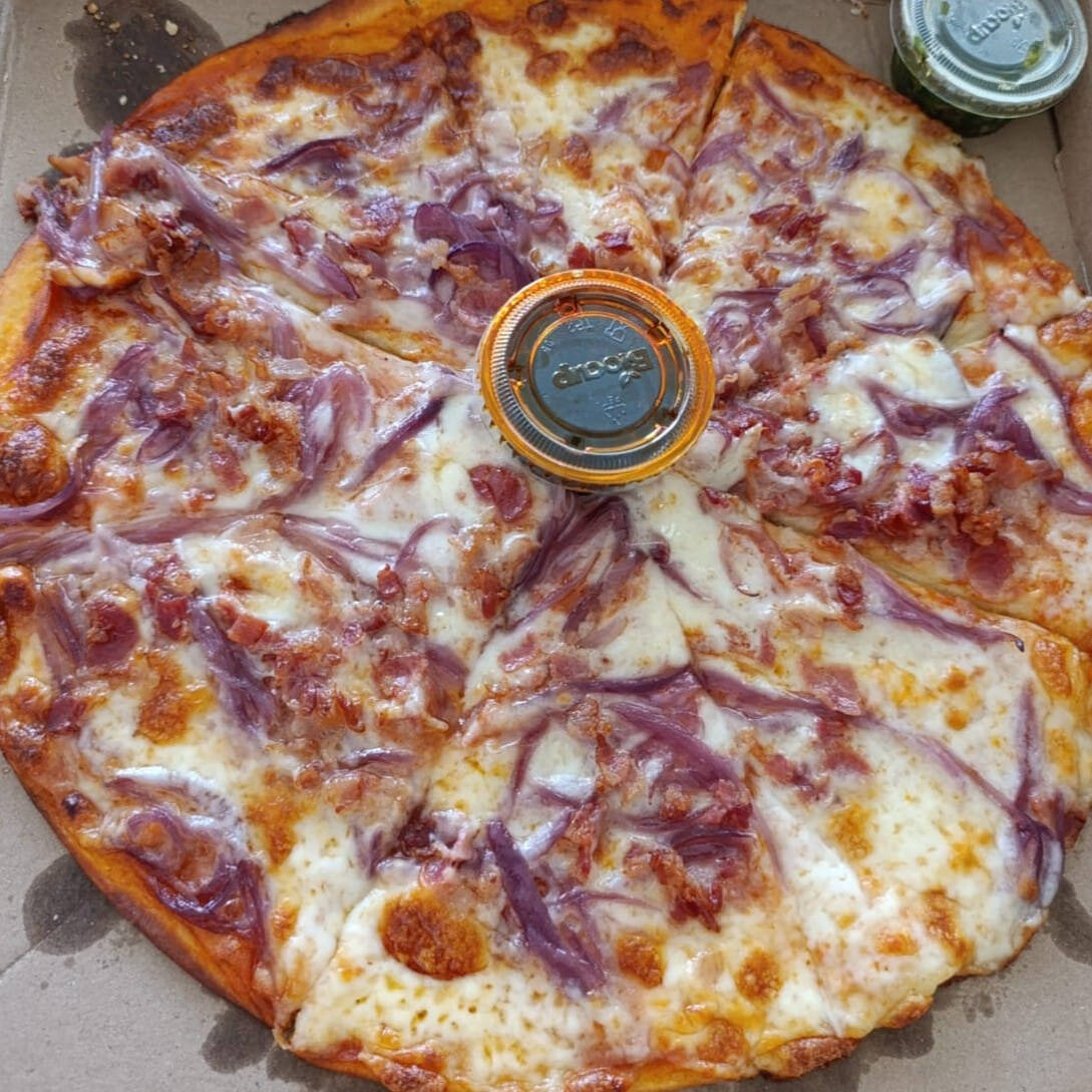 Pizza Tocino y Cebolla