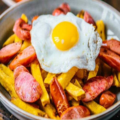 Salchipapa con Chorizo, Huevo, Queso