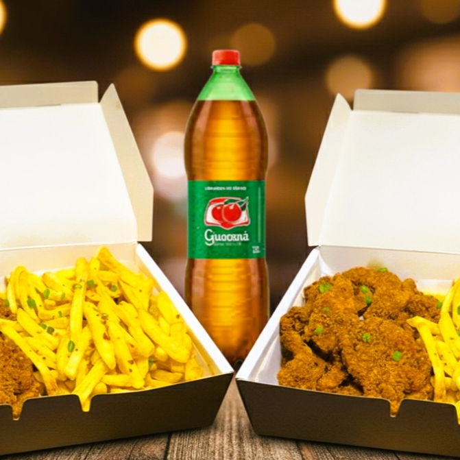 2 Sem Parar de Frango pra matar a fome de verdade! Frango crocante empanado na farinha panko, temperos especiais, batata frita, muçarela derretida, farofa de bacon e alho frito. São aproximadamente 1,2kg de sabor, servindo até 4 pessoas! E pra completar, o Guaraná Antártica de 1,5l é por nossa conta!