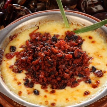 Queso Fundido con Chorizo
