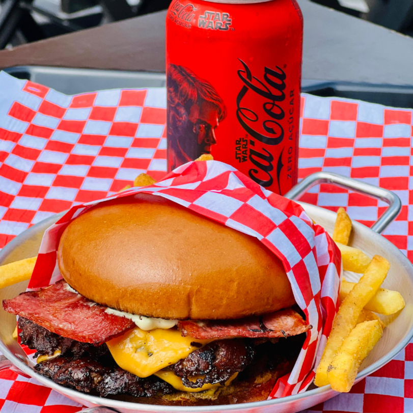 Combo do nosso Smash Bacon, Acompanha Batata 120g + Coca Cola 350ml