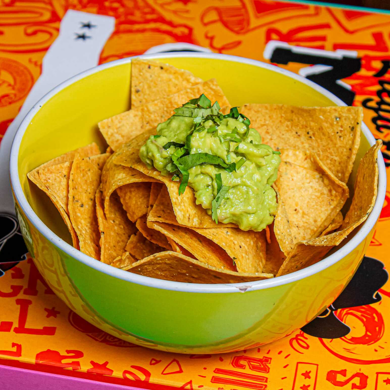 Porción Nachos Cup (10 unidades) + Guacamole
