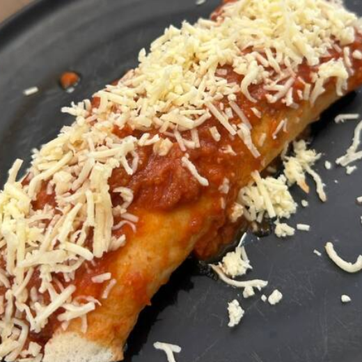 Panqueca recheada com o sabor de sua escolha, finalizada com molho de tomate caseiro e queijo parmesão. Uma refeição completa, saborosa e perfeita para o seu Dia. Servida bem quentinha.
Serve 1 pessoa