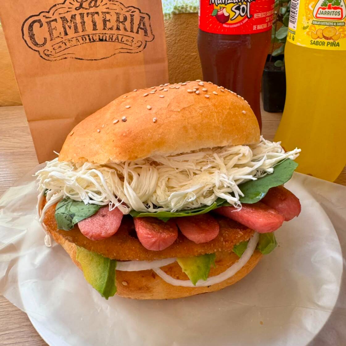 Cemita Combinada Milanesa de Pollo con Salchichas