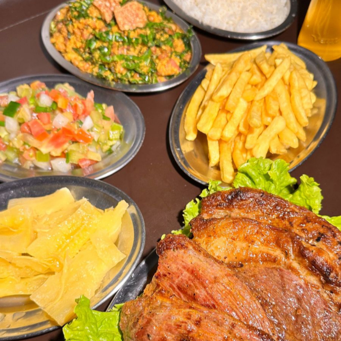 500g de carne, arroz, feijão, mandioca, batata frita, vinagrete