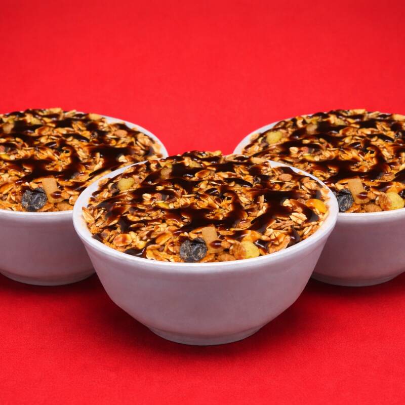 Leve 3 tigelas de açaí de 200g, cada um vai acompanhado por farinha de amendoim, pó de biscoito, granola, banana, calda conforme seu gosto. Super cremosas e refrescantes, ideal para dividir ou matar a vontade de açaí em grande estilo 😋