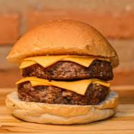 Hamburguer ( 2 ) , muçarela , cheddar.
