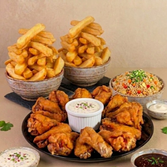 12 Alitas, Papas Fritas y Chaufa