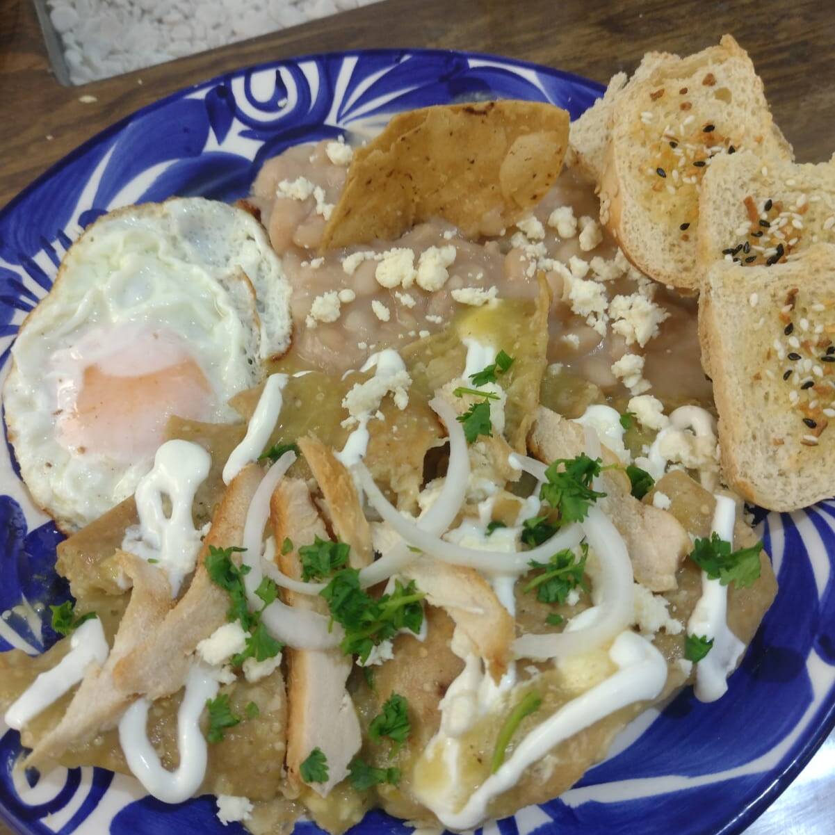 Chilaquiles Verdes o JB C/ Pollo y Huevo