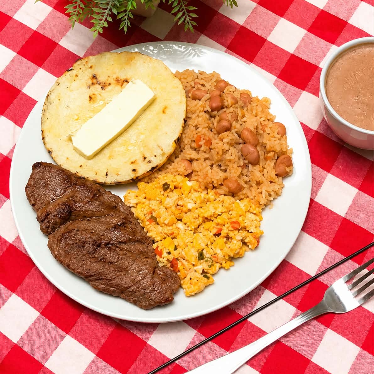 Desayuno con Carne y Calentado