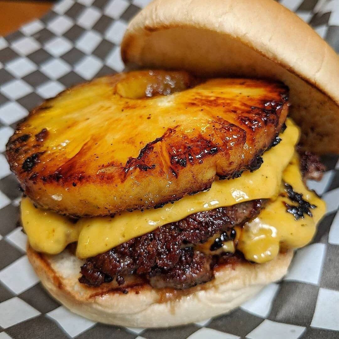 Honolulu Burguer + Papas + Bebida