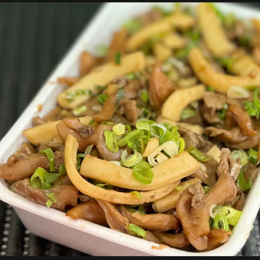 Deliciosa porçao de shimeji com lula