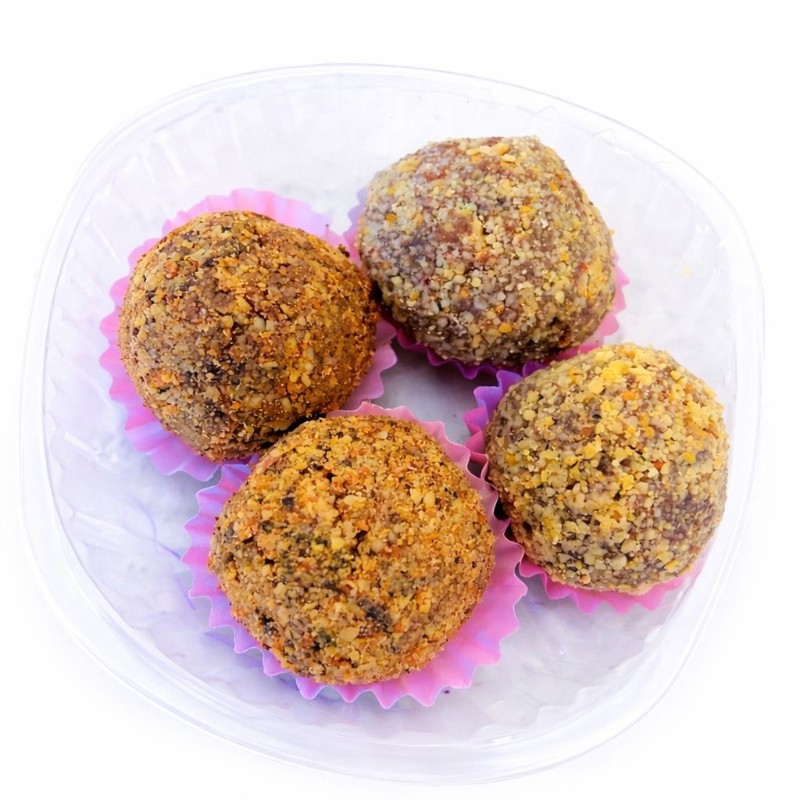 Docinho delicioso para matar a vontade de doce sem sair da dieta! Feito com ingredientes selecionados: Chocolate 100% Cacau Whey protein Farelo de amendoim Leite vegetal Zero açúcar Um docinho proteico, nutritivo e cheio de sabor, perfeito para o pré ou pós-treino ou simplesmente para quando bate aquela vontade de doce. Ferrero Rocher Fit Proteico A versão fit e zero açúcar do docinho mais amado! Feito com cacau 100% e whey protein, ele é perfeito para quem quer matar a vontade de doce sem sair da dieta. Zero açúcar Rico em proteína Sabor intenso de chocolate Um docinho delicioso, nutritivo e feito com ingredientes selecionados para você aproveitar sem culpa.