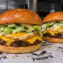 Hambúrguer Artesanal feito na Hora com Ingredientes Suculentos .
(2 Burguer ): Pão smashinho , 1 carnes bovina de 70g , queijo cheddar , picles , alface, cebola , Picles e maionese caseira