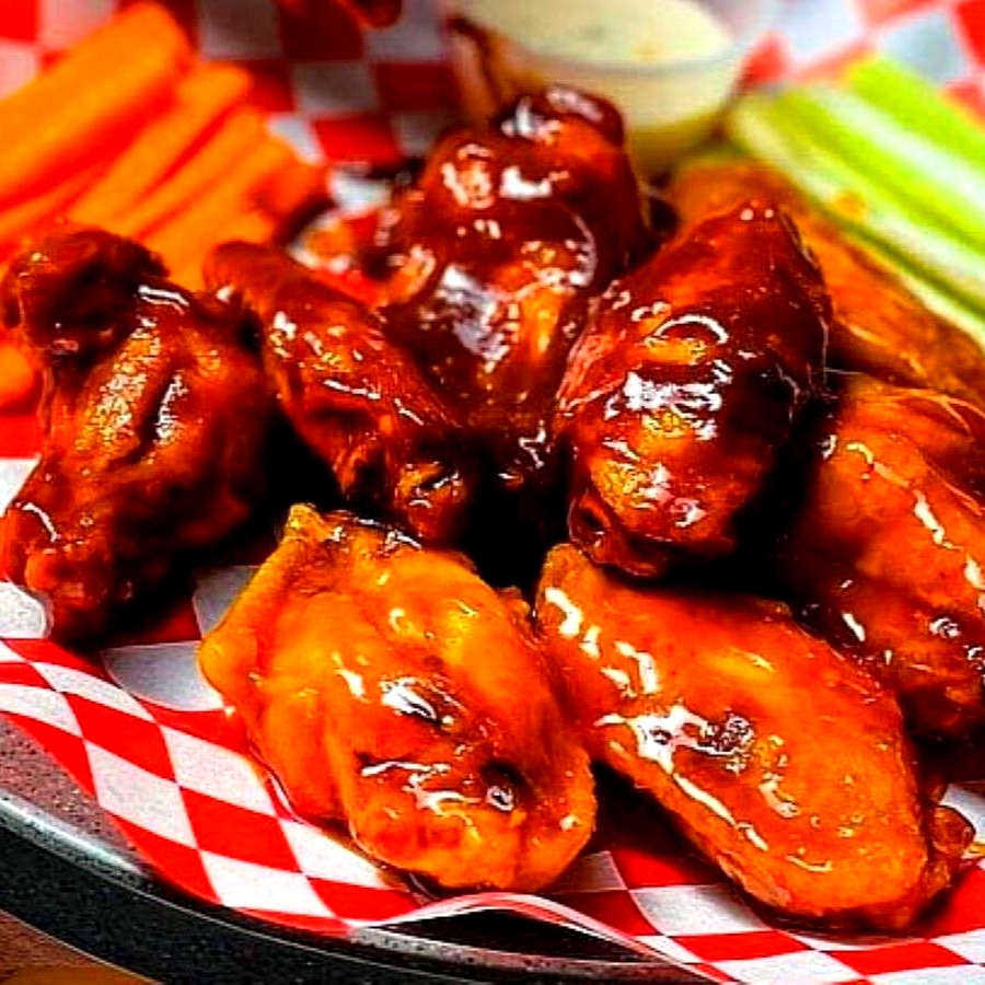 10 Alitas BBQ Más Papas