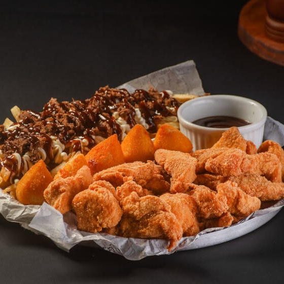 Batata premium de costela e gurjão de frango