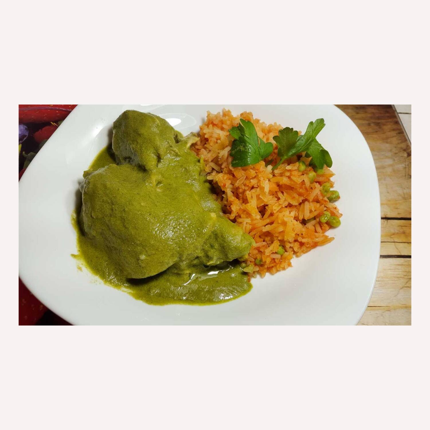 Comida de Pollo en Mole Verde