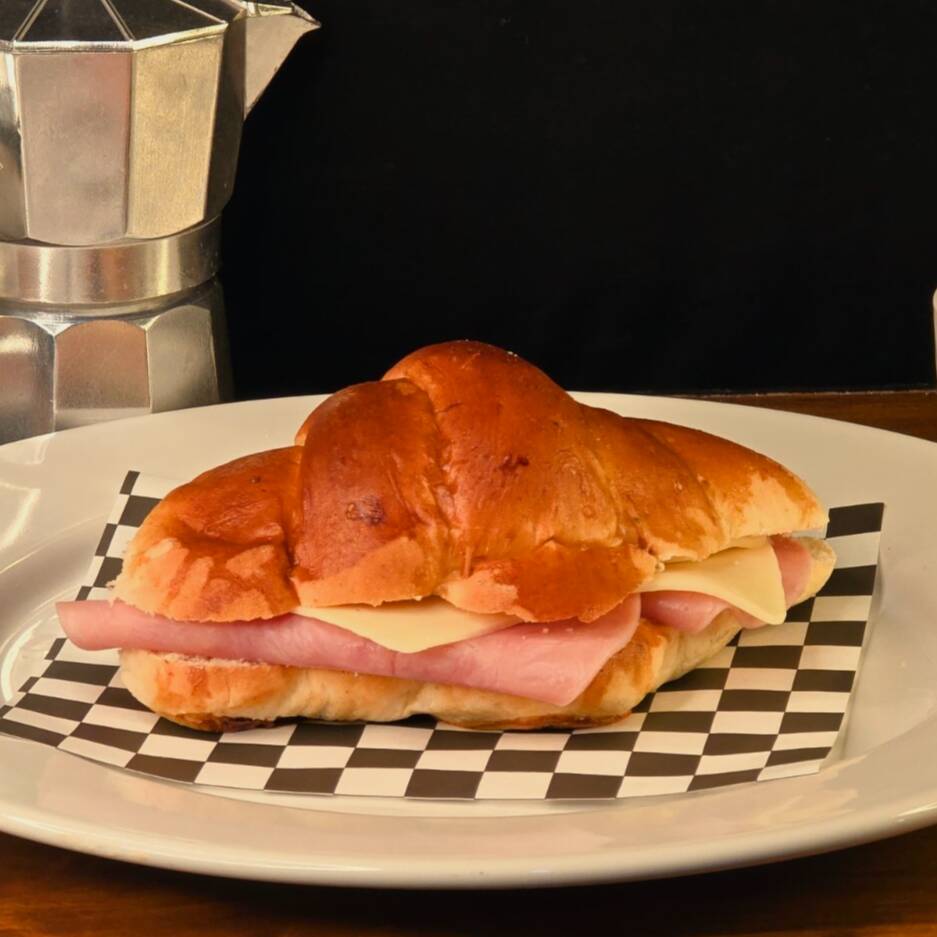 Croissant Jamon con Queso