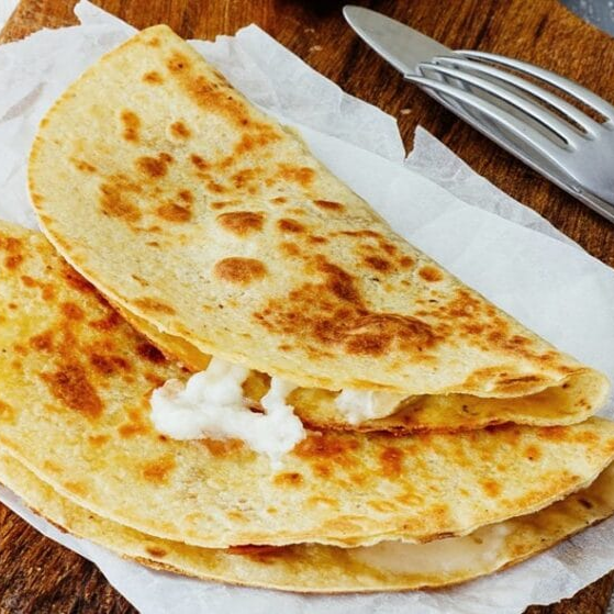 Quesadilla en Harina Grande
