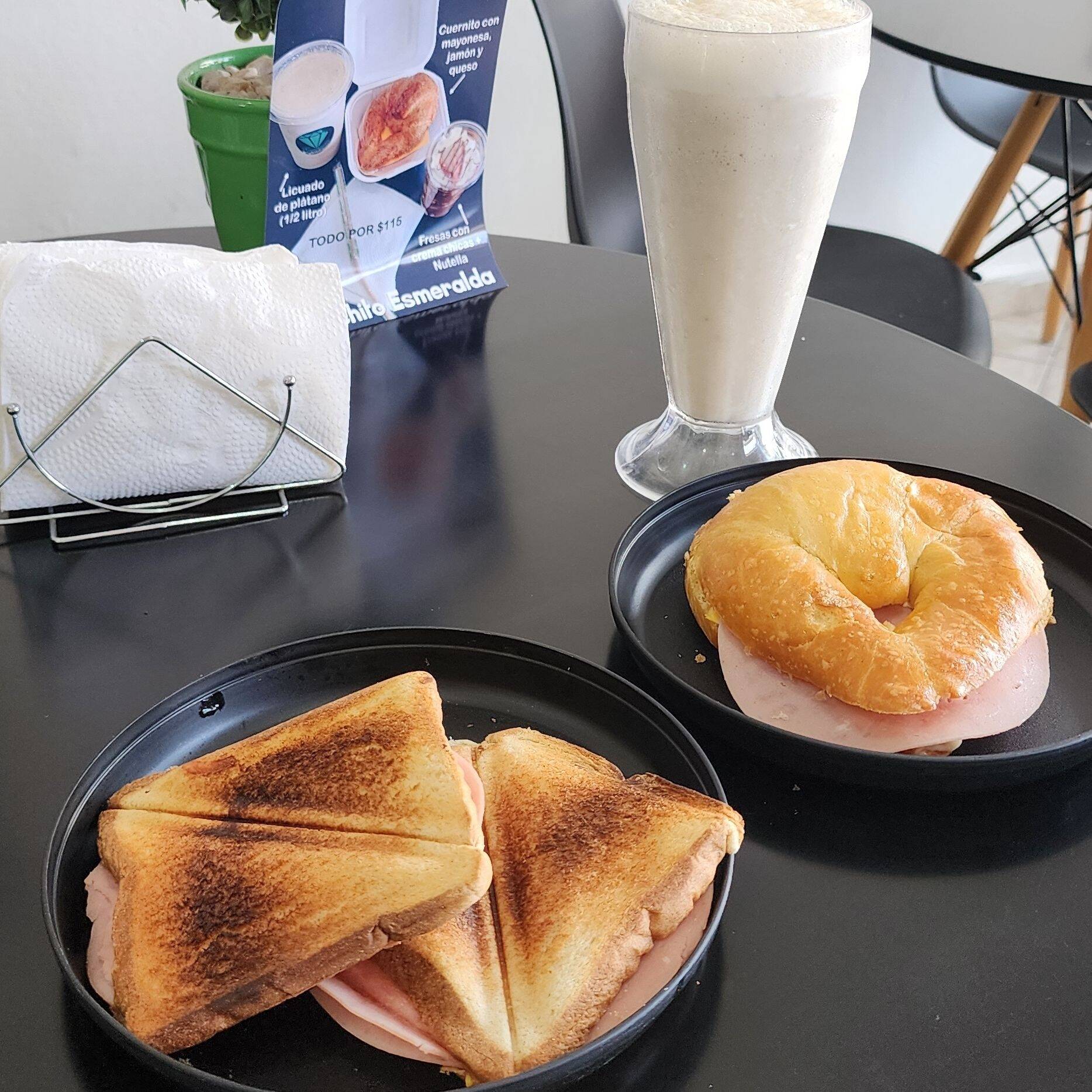 COMBO 2 Licuados y 2 Sándwich Calientito