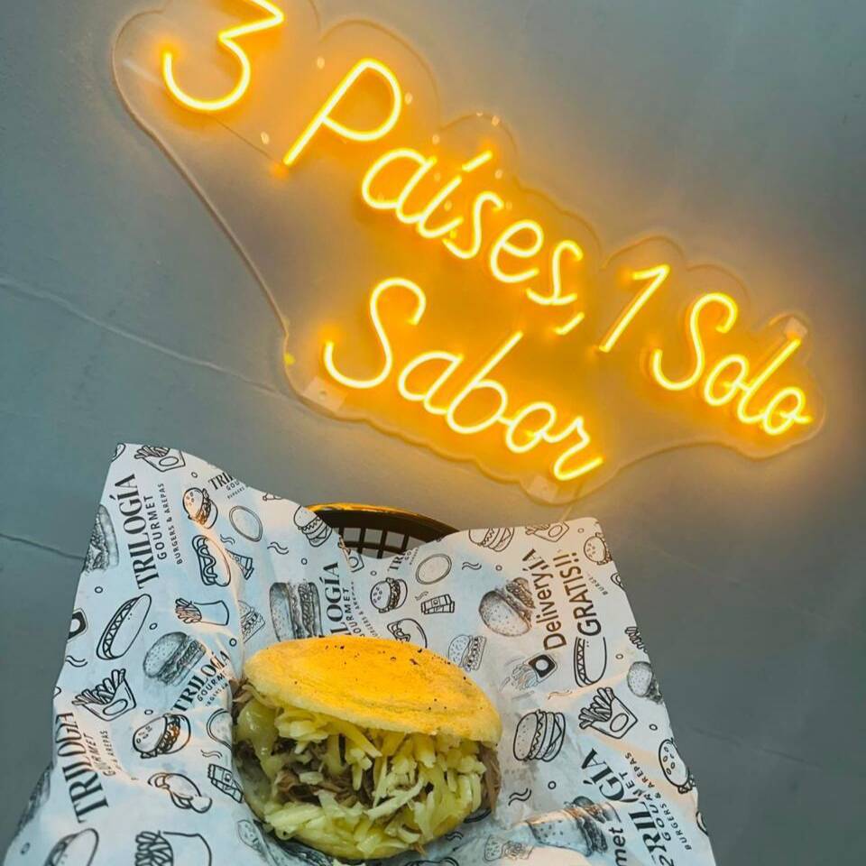Arepa de Carne Mechada (Deshebrada)