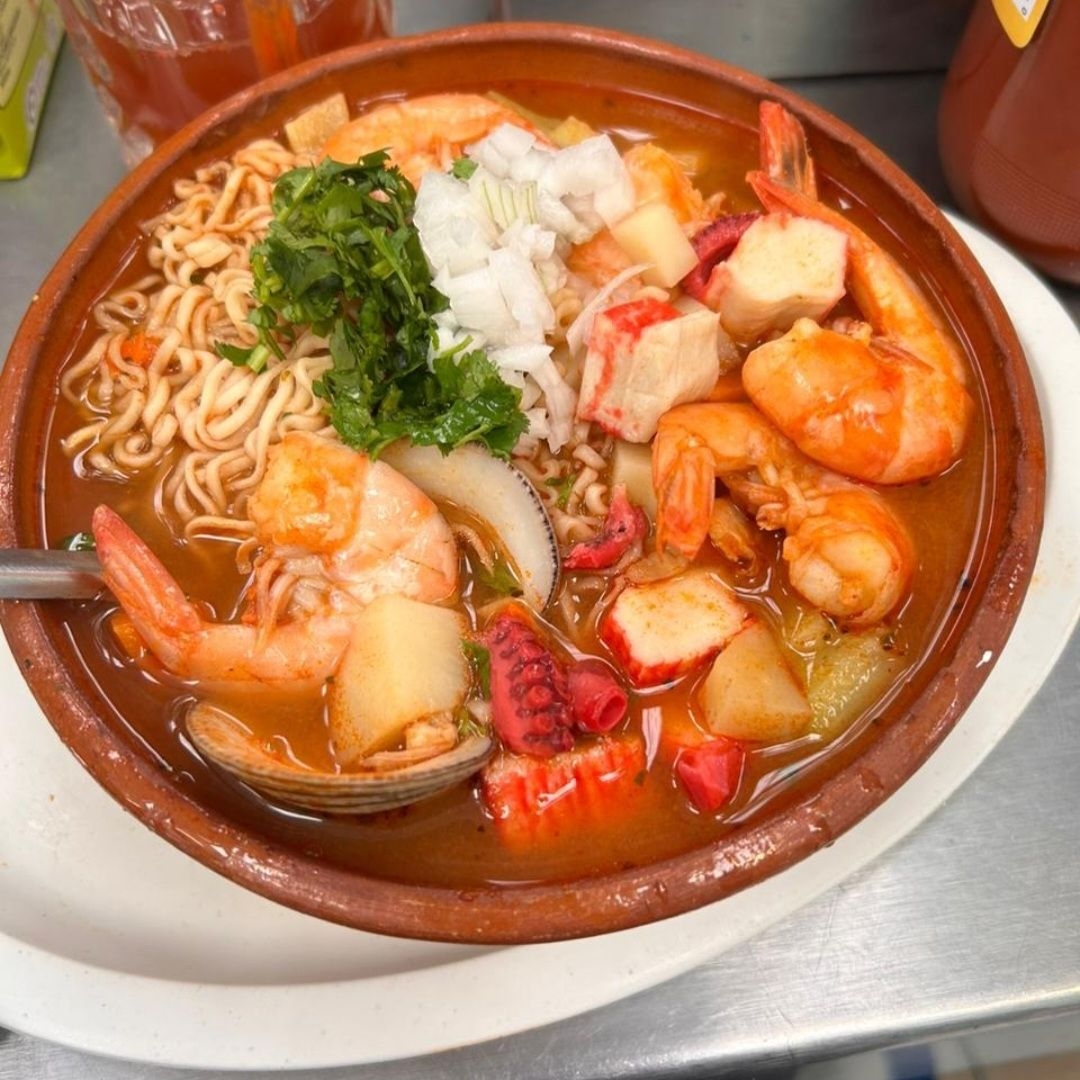Sopa Mariscos con Maruchan