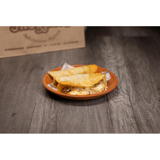 TACO SUAVE DE HARINA CON QUESO