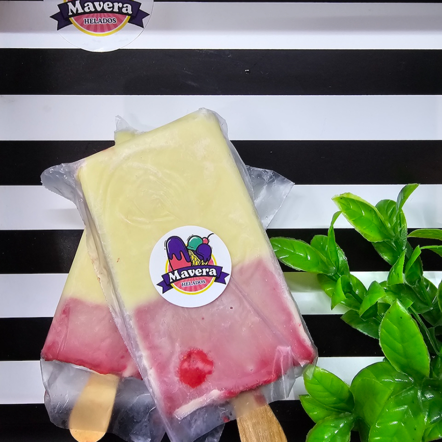 Paletas de Leche de Fresa con Vainilla