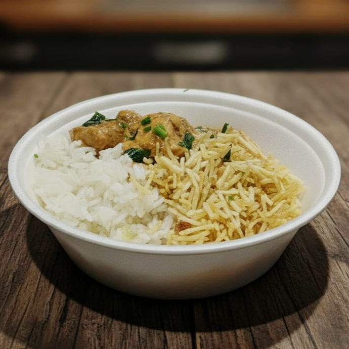 Leve 2 unidades e aproveite esse desconto sensacional! Strogonoff cremoso de frango com champignon e temperos especiais, acompanhado de arroz branco e batata palha crocante. Ingredientes: arroz, molho de strogonoff, cogumelo, creme de leite, cheiro verde, batata palha. Alérgenos: contém lactose. (Aprox. 500g)