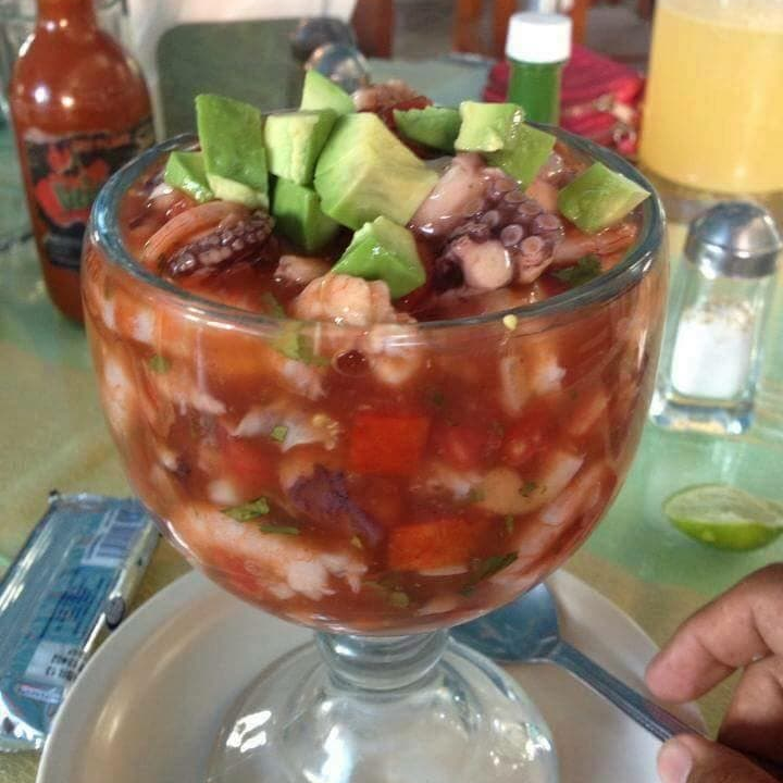 Coctel Mixto mediano 335 ml (12 oz)
