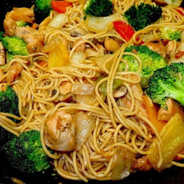 Chow Mein Pollo