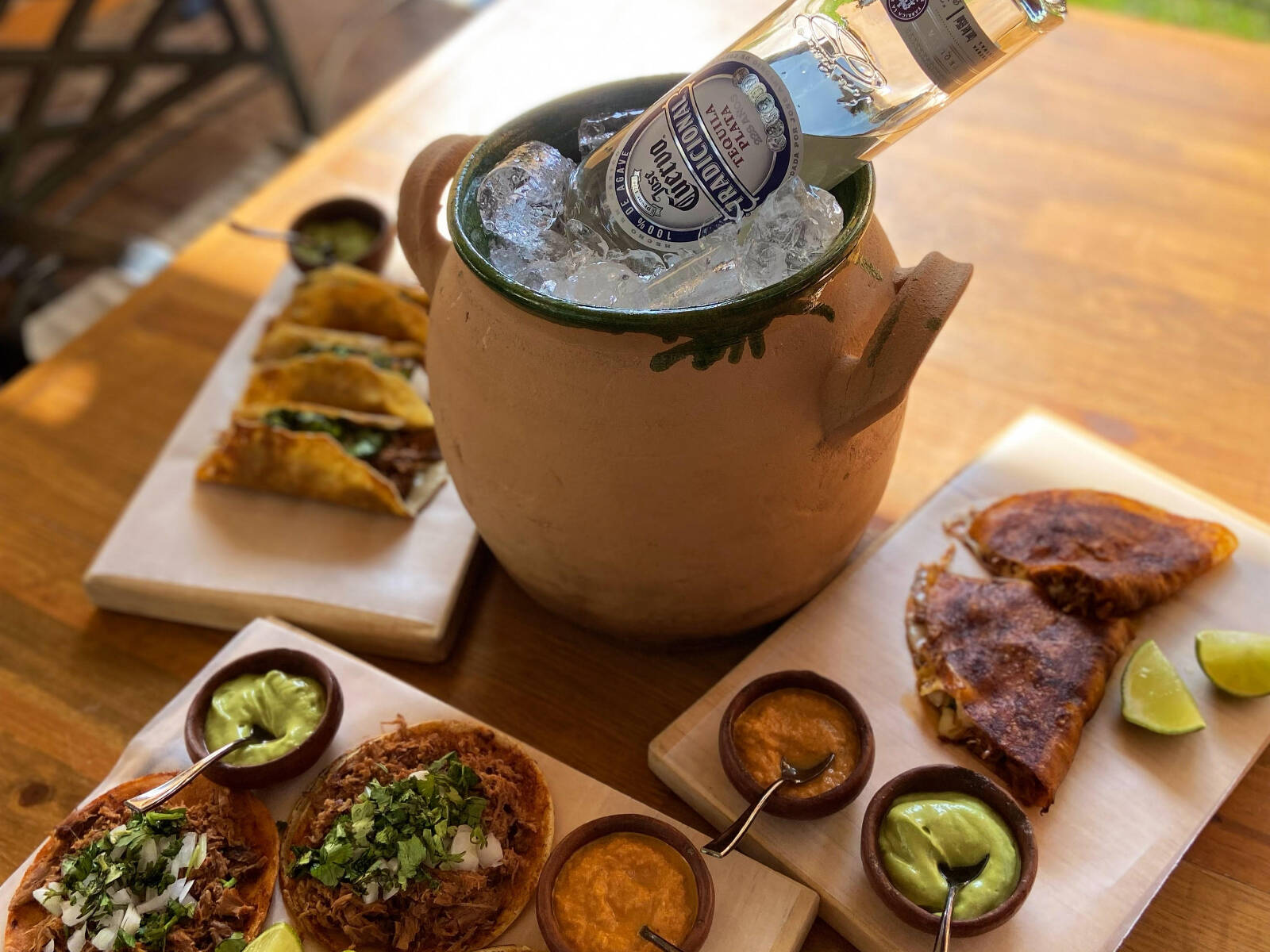 A la Antigüita (Birria/Alitas/Burgers)