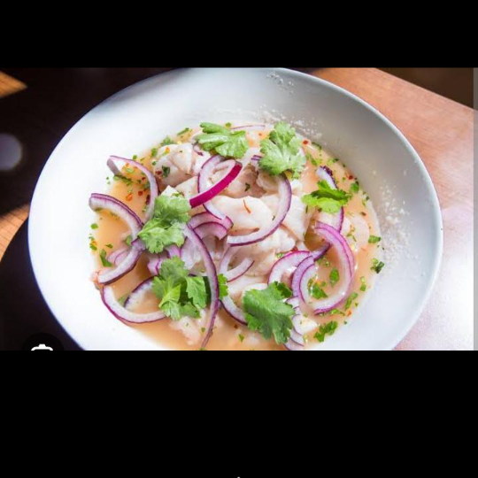 Ceviche mixto peruano (camarón y pescado)