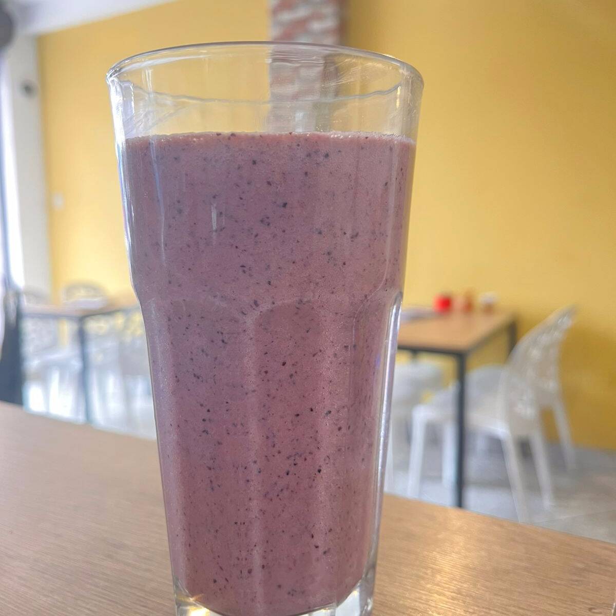 Jugo de Arándanos con Fresa y Leche 16oz