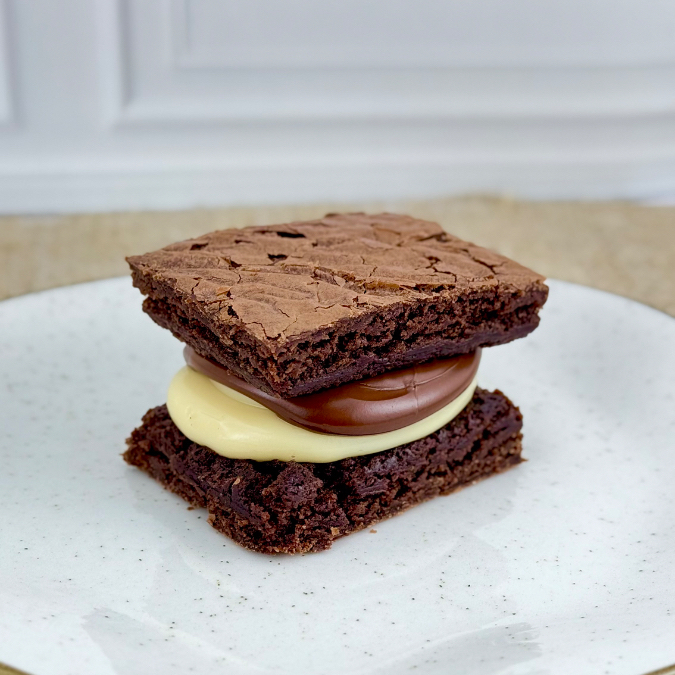Massa de brownie, brigadeiro de leite ninho, nutella pura original