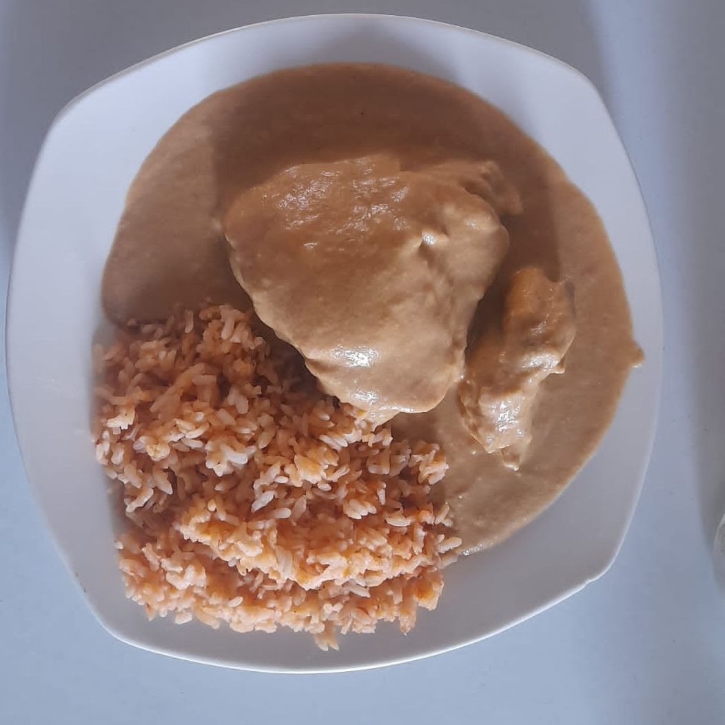 Combo-Pollo en Pipian+agua fresca
