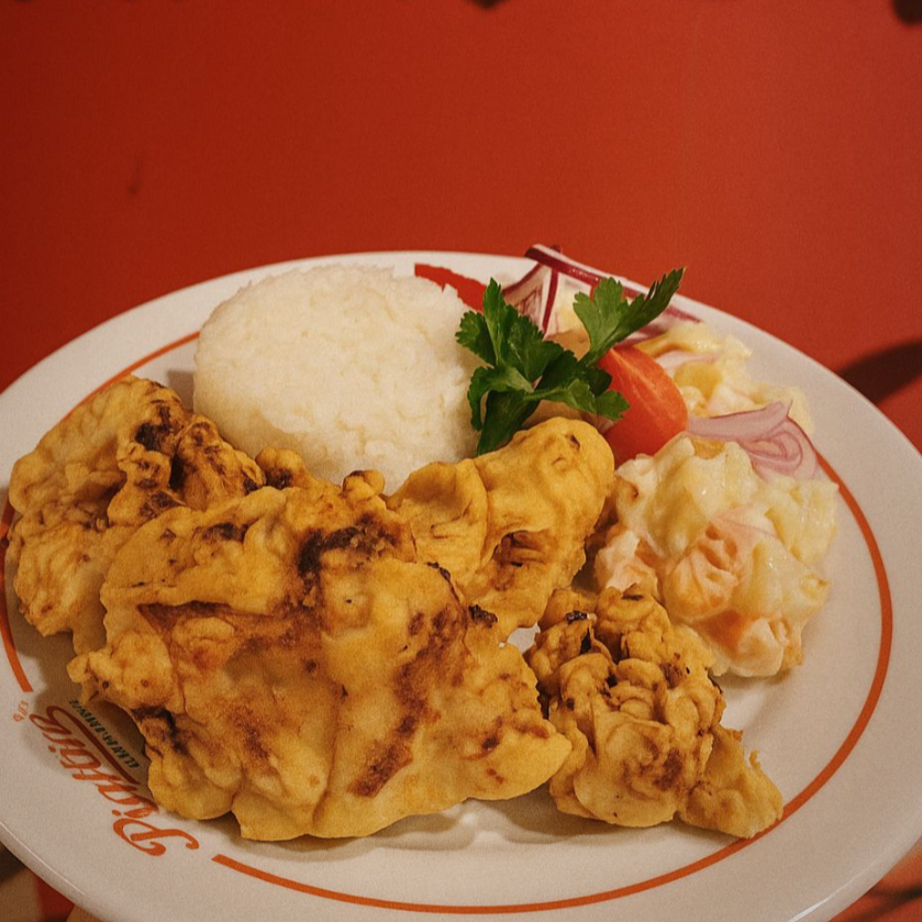 Executivo - Frango crocante - Filé de frango empanado em panko, servido com arroz, maionese. - Foto meramente ilustrativa.