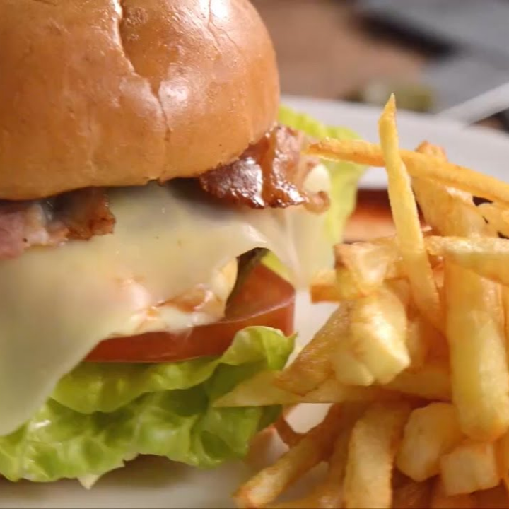 HAMBURGUESA XANATH CON TOCINO