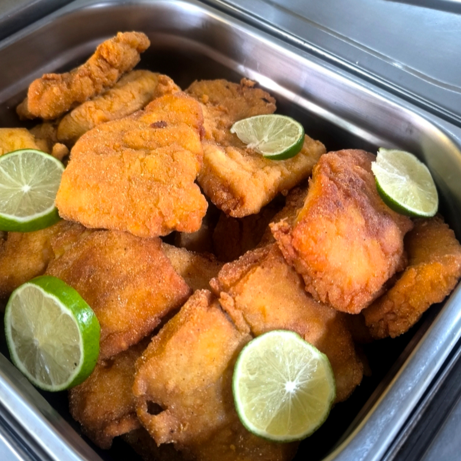 ACOMPANHA: arroz,feijão,macarrão,farofa e uma salada