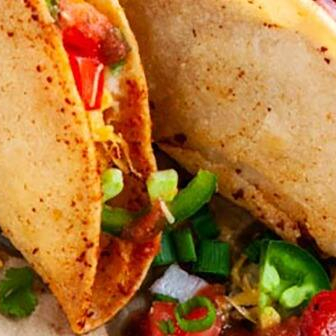 Duas Crocantes tortillas de milho fritas em forma de Concha para você montar....... Acompanha salsa Mexicana, guacamole e sour cream.