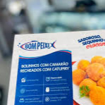 Bolinho de camarão recheado da marca Bom Peixe, porção de 360 GR