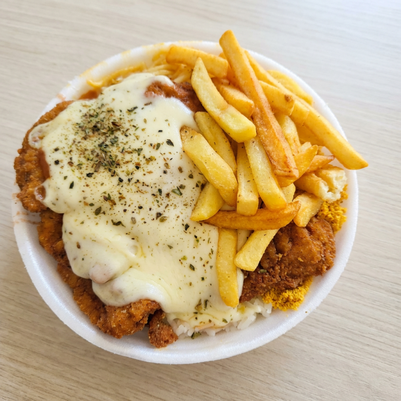 Filé de frango aparmegiana, Batata Frita, macarrão, arroz, feijão e farofa