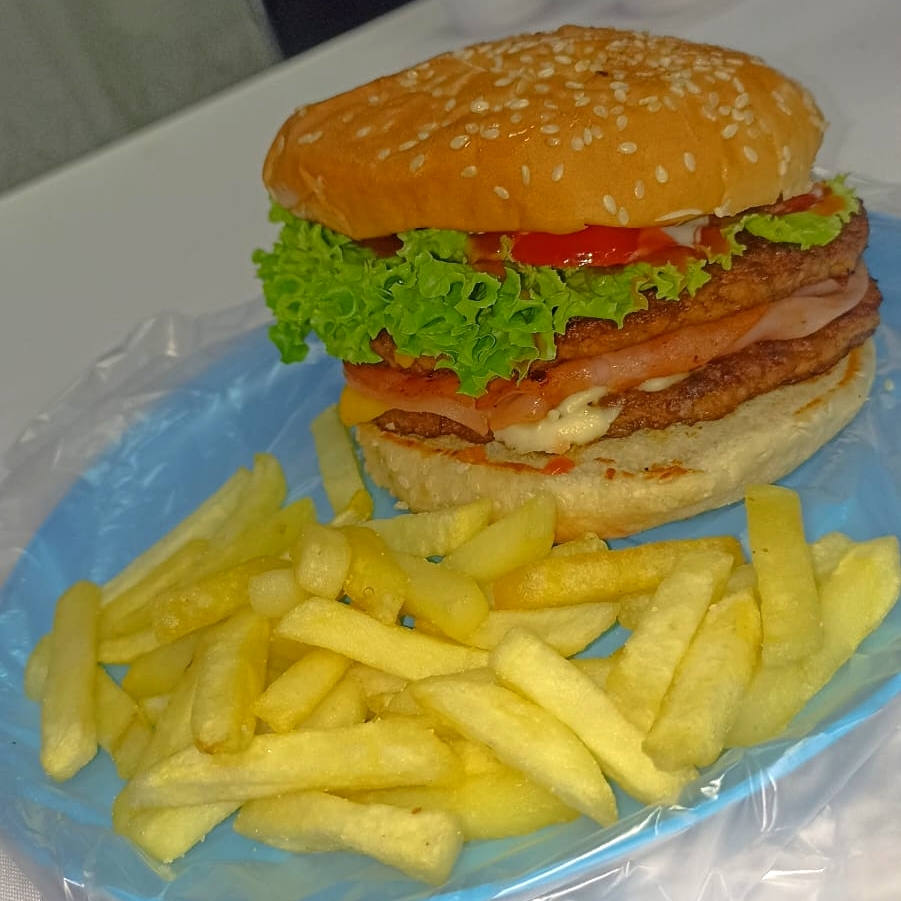 HAMBURGUESA DOBLE CARNE CON PAPAS
