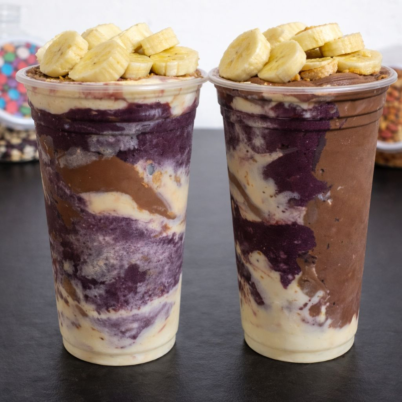 2 copos 500ml com açaí cremoso e até 5 complementos grátis. Escolha seus favoritos e aproveite!