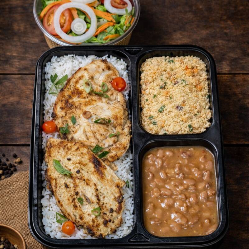 Filé de frango bem temperado, grelhado na chapa até ficar douradinho e suculento. Acompanha farofa especial, saboroso e perfeito para qualquer hora do Dia. Obs. salada vendida separadamente.