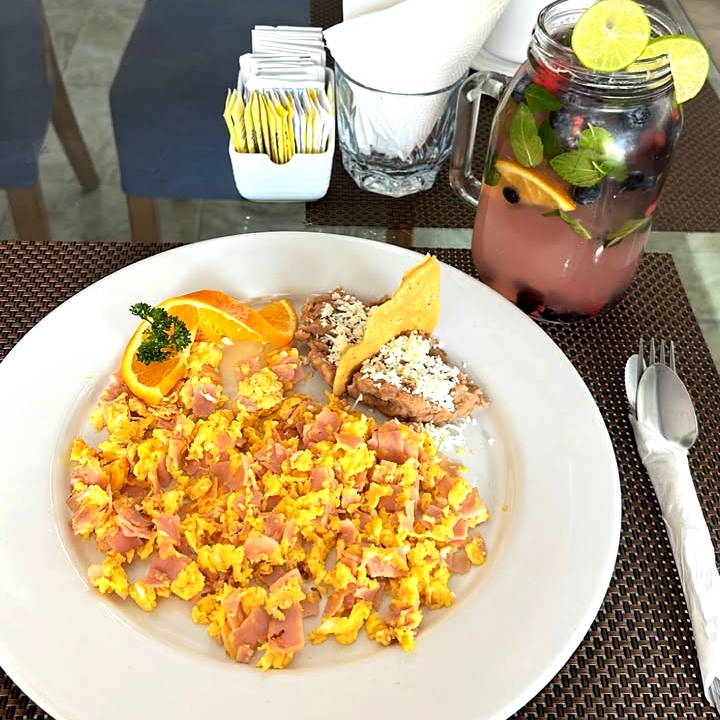 Huevos con Salchichas