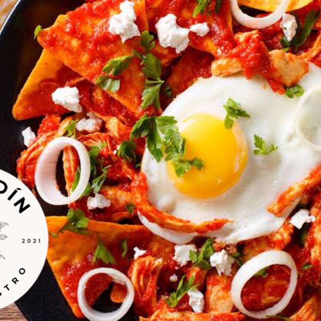 Chilaquiles con 2 Huevos Estrellados