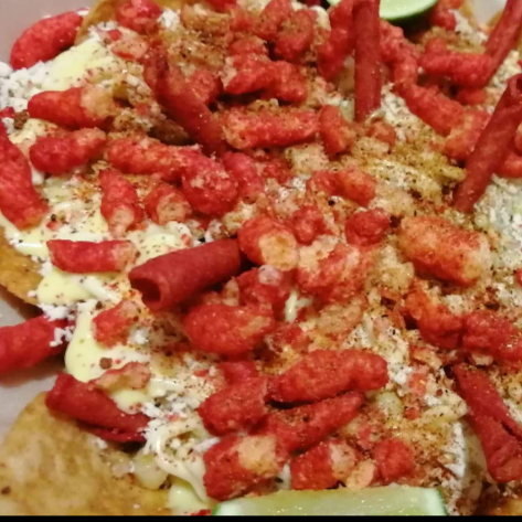 Tostiesquites Bañados de Cheetos Flamín Hot