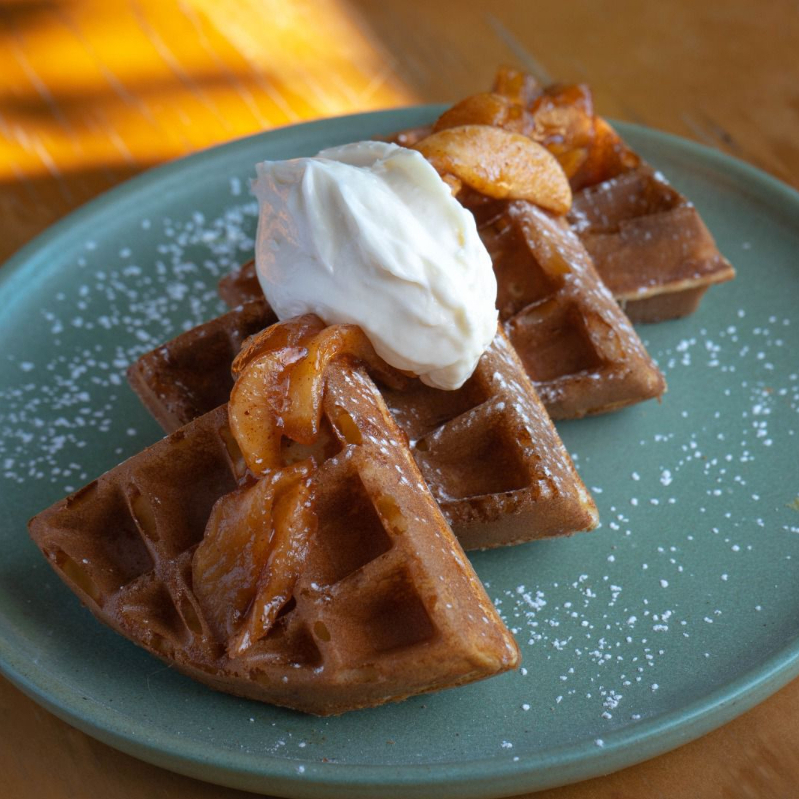 Waffle manzana canela