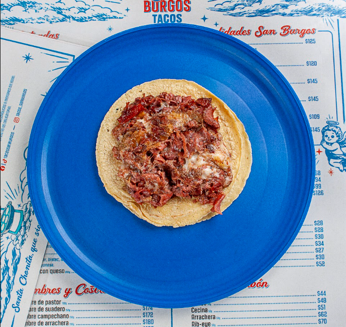 Taco de Tripa con queso